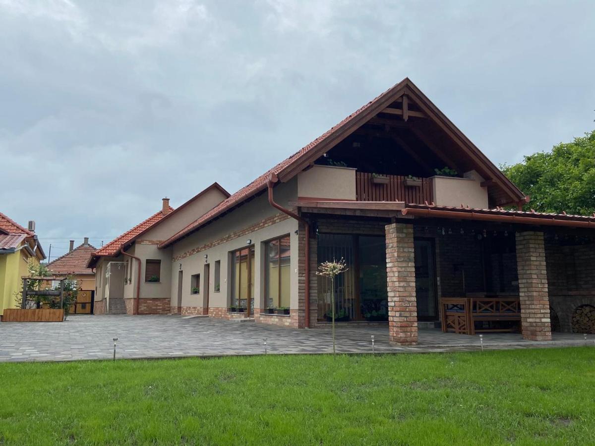 Benige Vendeghaz Hotel Demjen Luaran gambar